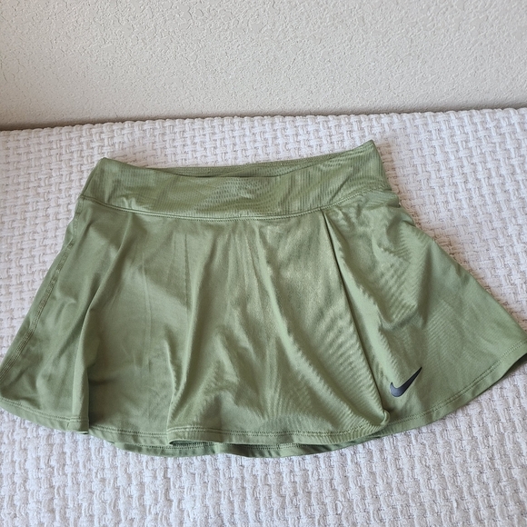 Nike Dresses & Skirts - Nike Women's Olive Skater Skirt Size M